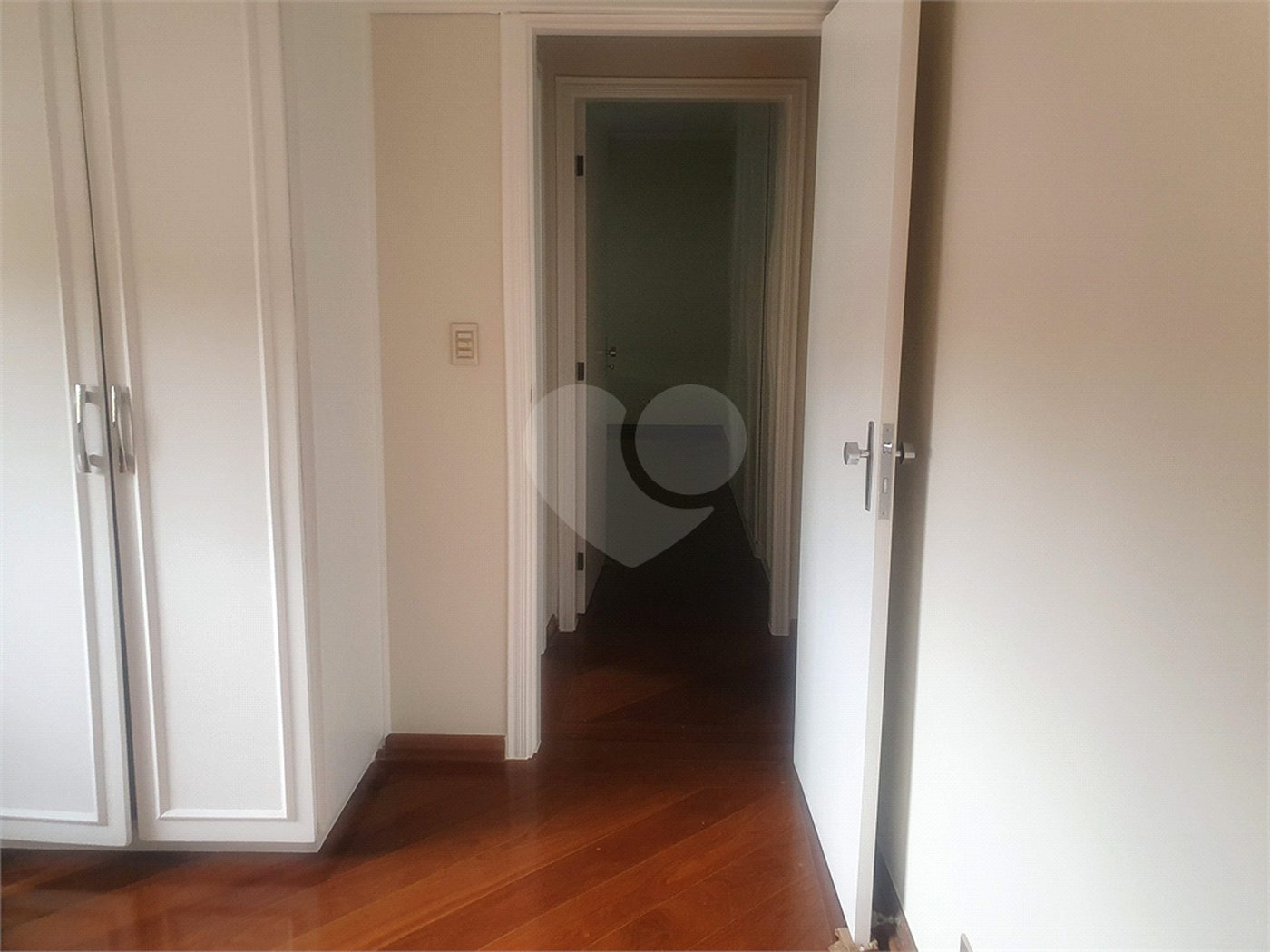 Casa à venda com 4 quartos, sendo 2 suítes,  no condomínio Lake Louise, São Paulo - SP