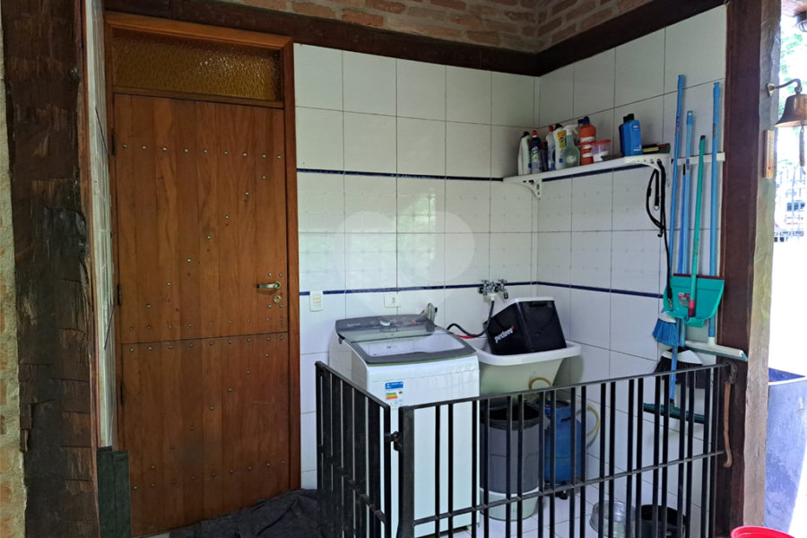 Casa à venda ou para alugar com 3 quartos, sendo 1 suíte,  no condomínio Parque Petrópolis 4 Secção, Mairiporã - SP