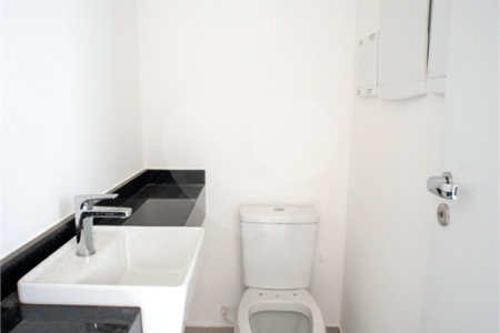 Casa à venda com 3 suítes em Vila Santista, Atibaia, SP