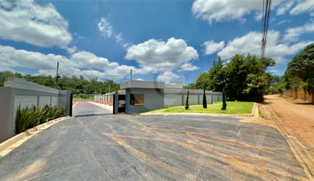 Casa à venda com 3 quartos, sendo 1 suíte,  no condomínio Brasil, Atibaia - SP