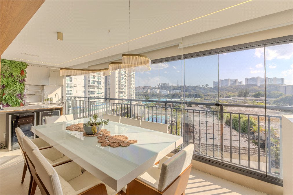 Apartamento à venda com 2 suítes em Santo Amaro, São Paulo, SP