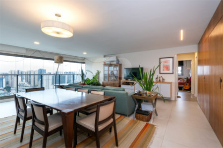 Apartamento à venda com 3 suítes em Campo Belo, São Paulo, SP