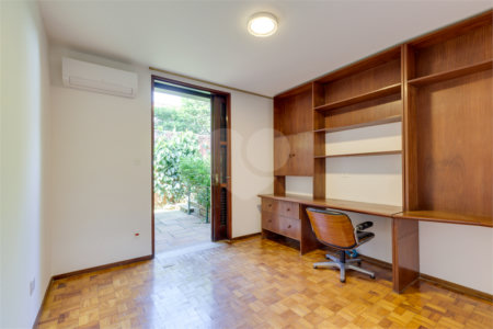Casa Térrea à venda com 3 quartos, sendo 1 suíte, em Alto da Boa Vista, São Paulo, SP