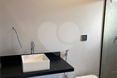 Casa à venda com 4 quartos, sendo 3 suítes, no condomínio Recanto dos Paturis, Vinhedo - SP