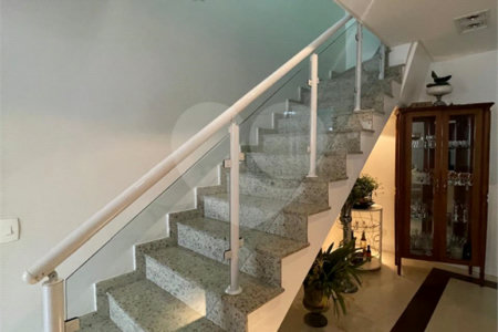 Casa à venda com 3 quartos, sendo 1 suíte, no condomínio Residencial Villagio Vitória, Guarulhos - SP