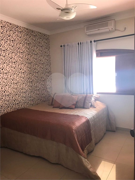 Sobrado à venda com 3 quartos, sendo 2 suítes, em Jardim Tropical, Cuiabá, MT
