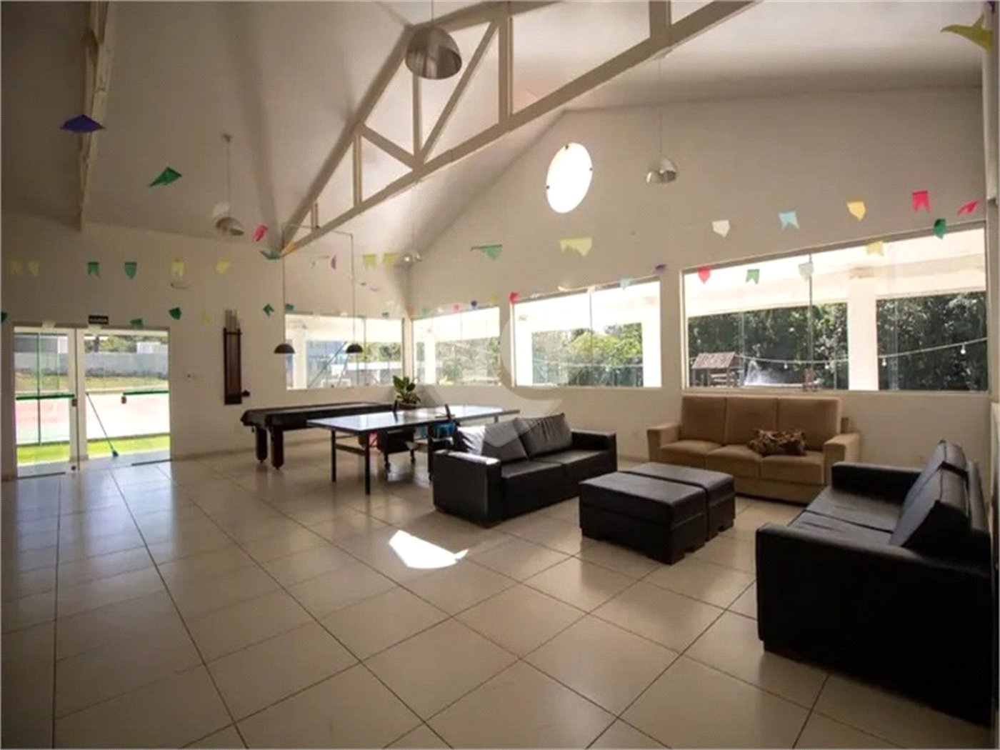 Casa à venda com 3 quartos, sendo 2 suítes, no condomínio Altos de São Roque, São Roque - SP
