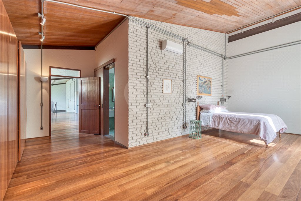 Sobrado à venda com 5 quartos, sendo 4 suítes, em Alto da Boa Vista, São Paulo, SP