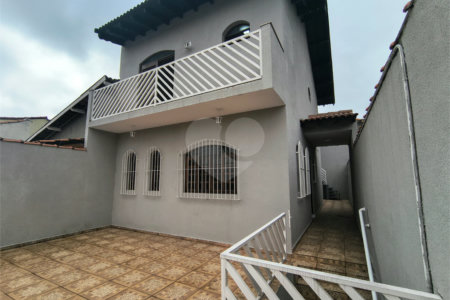 Sobrado à venda com 3 quartos, sendo 1 suíte, em Jardim D'abril, Osasco, SP