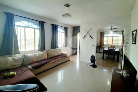 Casa Térrea à venda com 3 quartos, sendo 1 suíte, no Centro, Vinhedo, SP