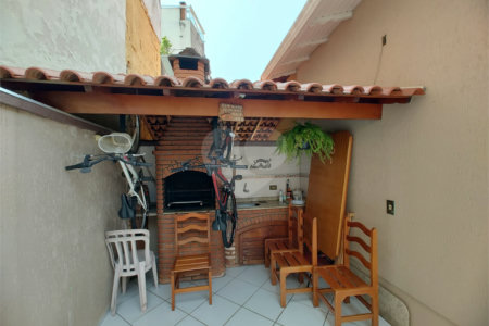 Sobrado à venda com 3 quartos, sendo 1 suíte, em Jardim Pinheiros, São Paulo, SP