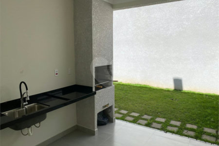 Casa à venda com 3 suítes no condomínio Villaggio Maranello, Vinhedo - SP