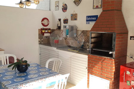 Casa à venda com 3 quartos, sendo 1 suíte, no condomínio Caruatinga, Atibaia - SP