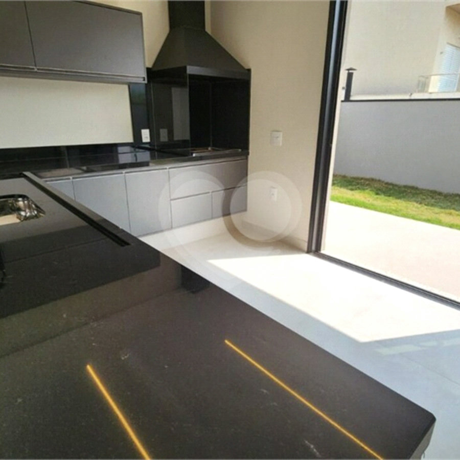 Casa à venda com 3 suítes no condomínio Vita Verdi, Valinhos - SP