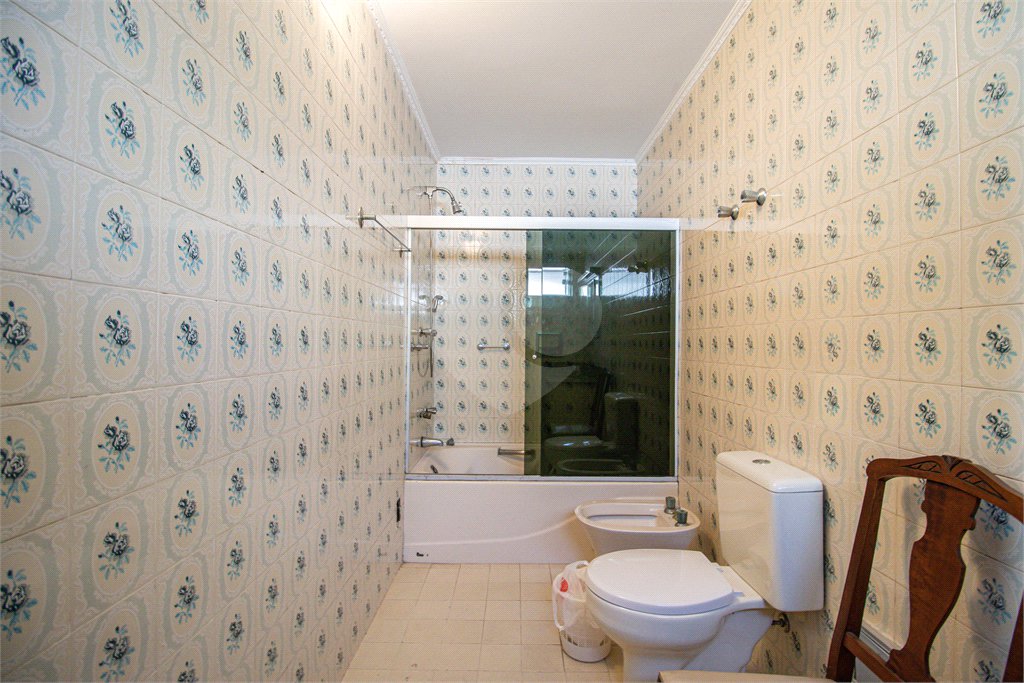 Casa à venda com 5 quartos, sendo 4 suítes, em Jardim Prudência, São Paulo, SP