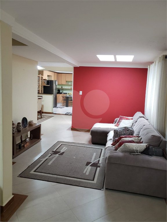 Casa à venda com 6 quartos, sendo 3 suítes, em Alto Ipiranga, Mogi das Cruzes, SP