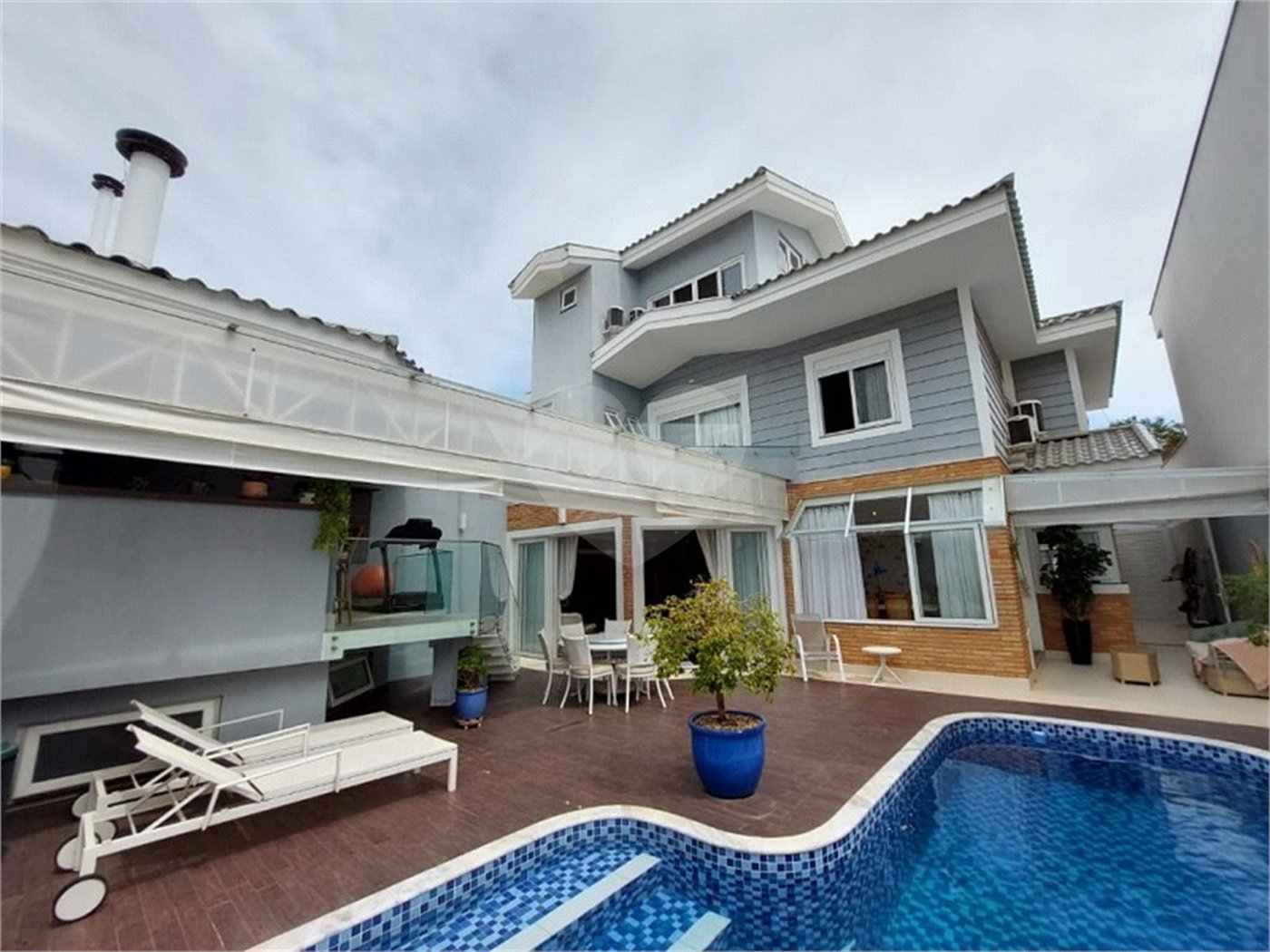 Casa à venda com 4 suítes no condomínio Granja Olga II, Sorocaba - SP