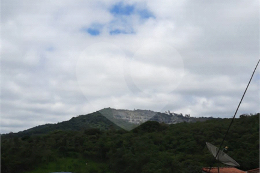 Sobrado à venda com 3 suítes em Luiz Fagundes, Mairiporã, SP
