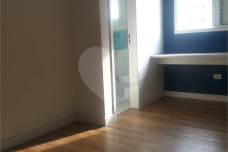 Apartamento à venda com 2 suítes em Guilhermina, Praia Grande, SP