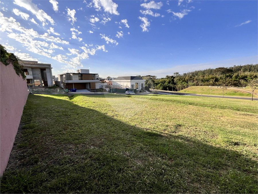 Terreno à venda no condomínio Villa dos Pinheiros, Indaiatuba - SP