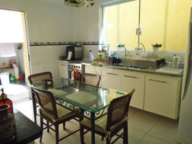 Casa à venda com 5 quartos, sendo 2 suítes,  em Jardim Prudência, São Paulo, SP