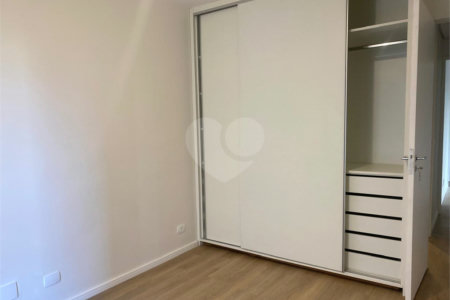Apartamento à venda com 3 quartos, sendo 1 suíte,  em Itaim Bibi, São Paulo, SP