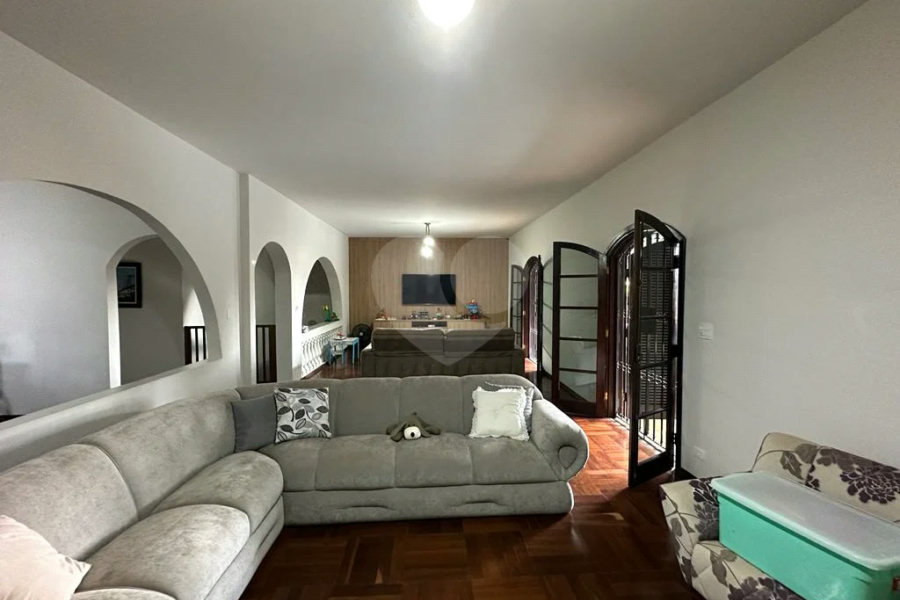 Casa assobradada à venda no bairro Nova Piracicaba, em Piracicaba/SP.