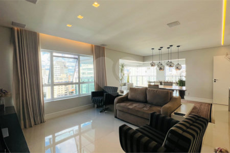 Apartamento à venda com 3 suítes em Campo Belo, São Paulo, SP