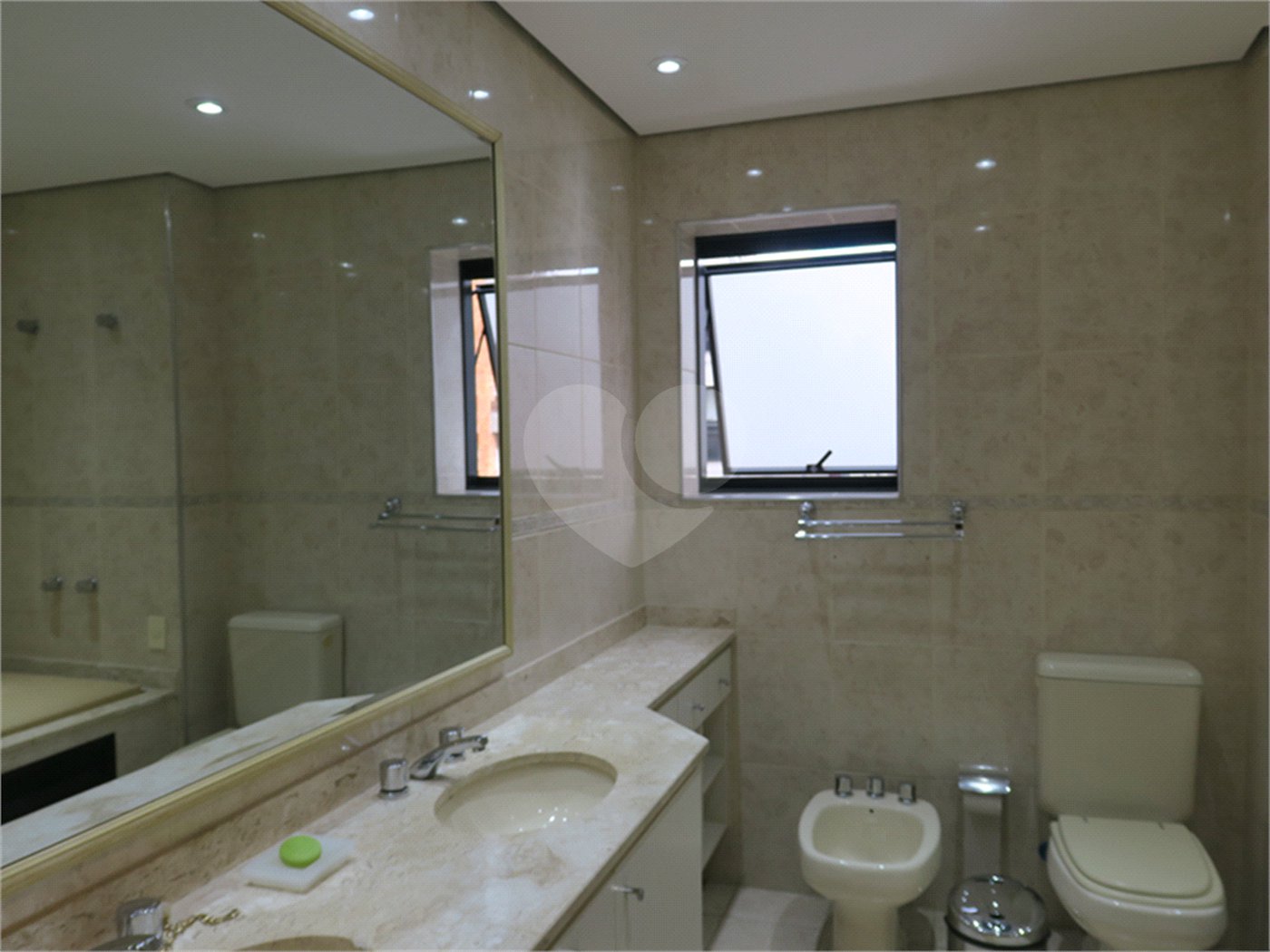 Apartamento à venda com 3 suítes em Vila Suzana, São Paulo, SP