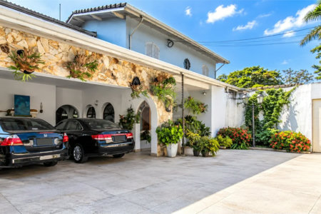 Casa à venda com 5 quartos, sendo 4 suítes, em Interlagos, São Paulo, SP