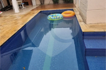 Casa à venda com 4 quartos, sendo 2 suítes, no condomínio Casas de Windsor, São Paulo - SP