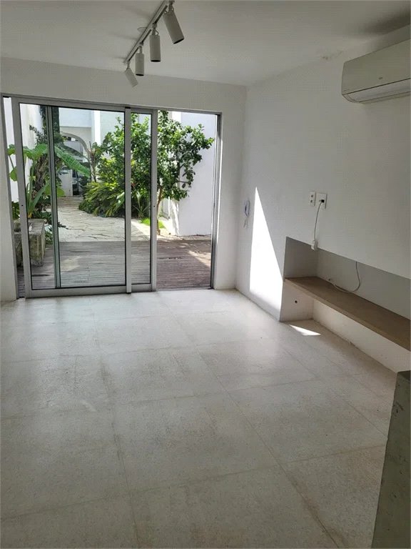 Sobrado à venda ou para alugar com 3 quartos, sendo 1 suíte, em Água Branca, São Paulo, SP