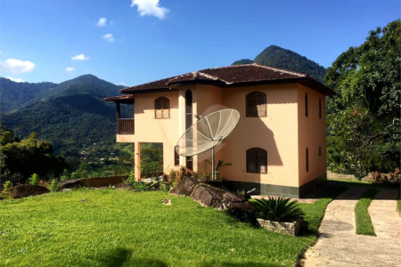 Fazenda à venda com 7 quartos, sendo 3 suítes, em Professor Souza, Casimiro de Abreu, RJ