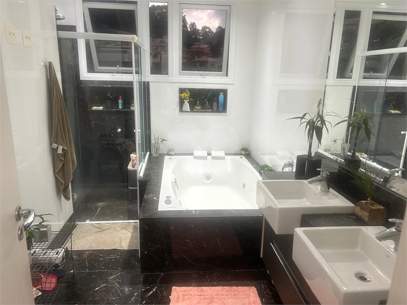Casa à venda com 4 quartos, sendo 3 suítes,  no condomínio Itatinga 1, São Paulo - SP