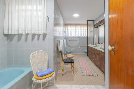 Casa Térrea à venda com 4 quartos, sendo 2 suítes, em Alto de Pinheiros, São Paulo, SP