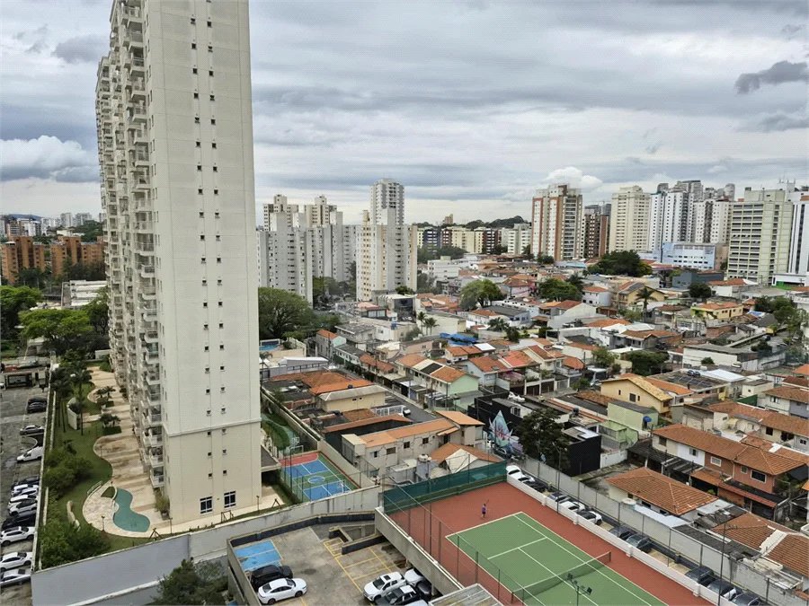 Oportunidade na Vila Leopoldina!! Apartamento com dois dormitórios, sendo uma suíte, dois banheiros, e com duas vagas.