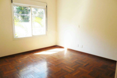 Casa à venda com 4 quartos, sendo 2 suítes,  no condomínio Bristol Village, São Paulo - SP