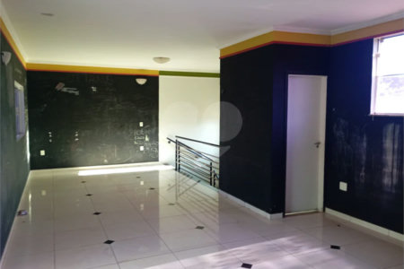 Sobrado 4 dormitórios, 2 suítes no Santa Felícia.