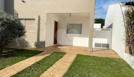 Casa à venda com 2 quartos, sendo 1 suíte,  no condomínio Alvorada, Araraquara - SP