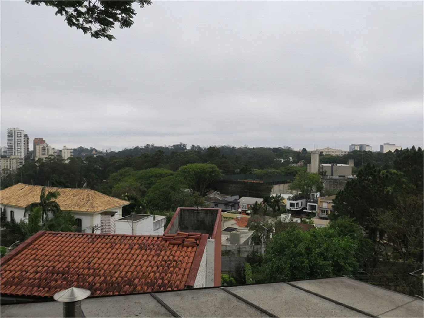Sobrado à venda com 5 quartos, sendo 4 suítes, em Jardim Panorama, São Paulo, SP