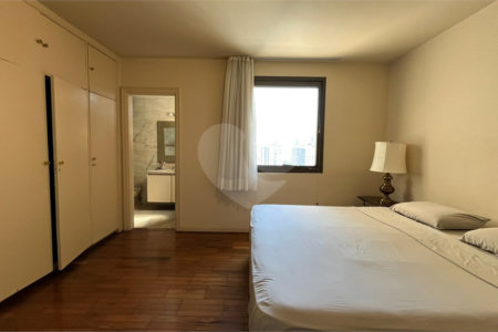 Apartamento à venda com 4 quartos, sendo 3 suítes, em Itaim Bibi, São Paulo, SP