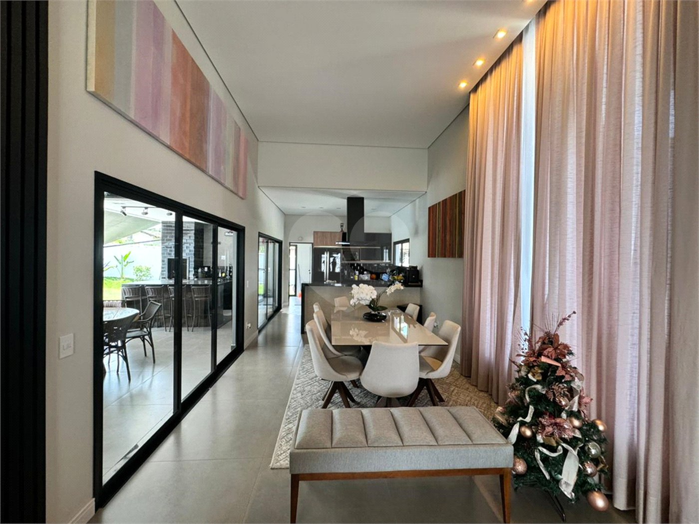 Casa à venda com 4 quartos, sendo 3 suítes, no condomínio Vilagio Ipanema 1, Araçoiaba da Serra - SP