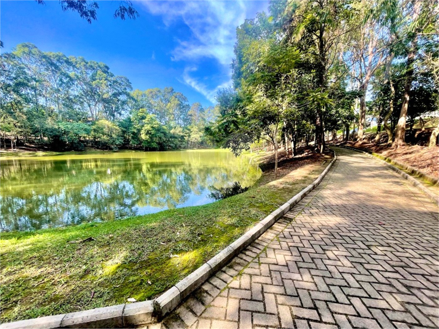Casa à venda com 4 suítes no condomínio Vale do Lago, Sorocaba - SP
