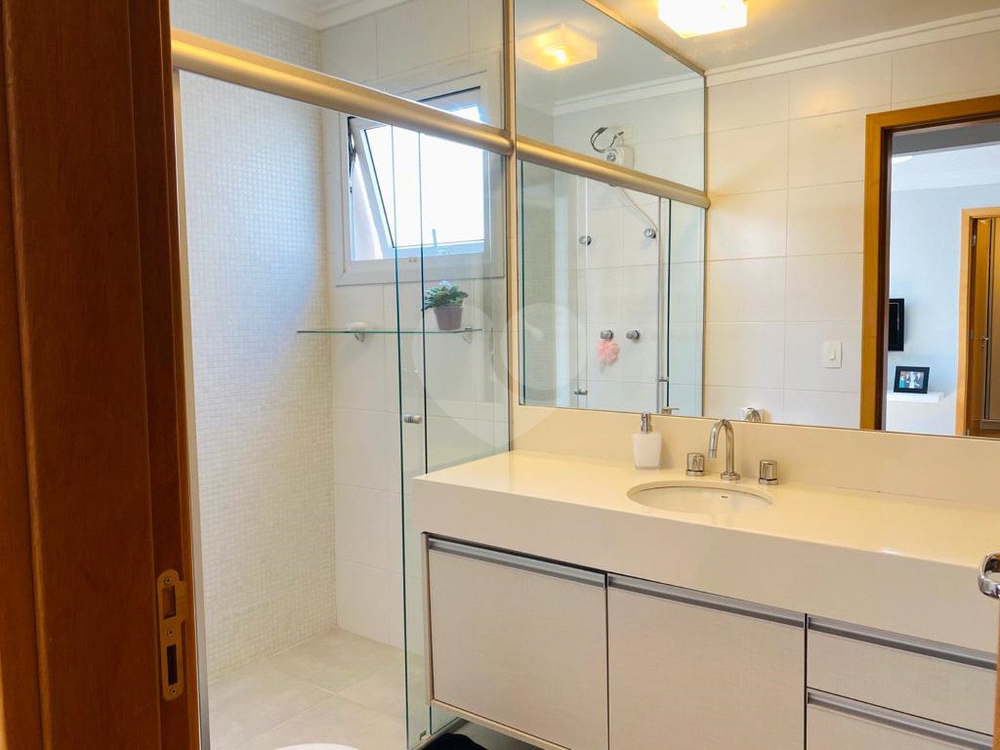 Casa à venda com 4 quartos, sendo 2 suítes, no condomínio Residencial Vila Lagos, São Paulo - SP