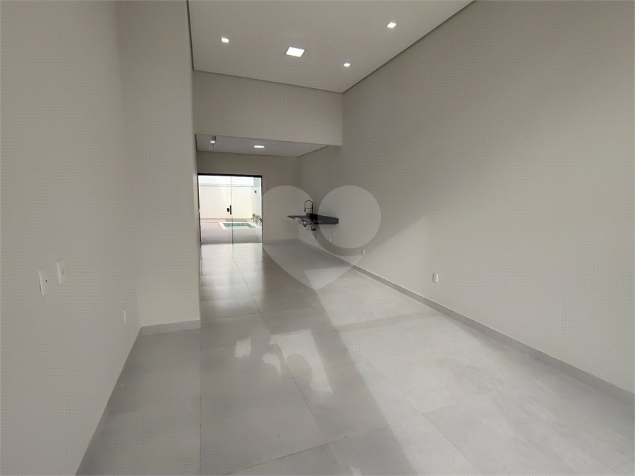 Casa à venda com 3 quartos, sendo 1 suíte, no condomínio Lago dos Ipês, Itapetininga - SP
