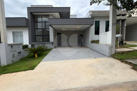 Casa à venda com 3 quartos, sendo 1 suíte, no condomínio Villagio Milano, Sorocaba - SP