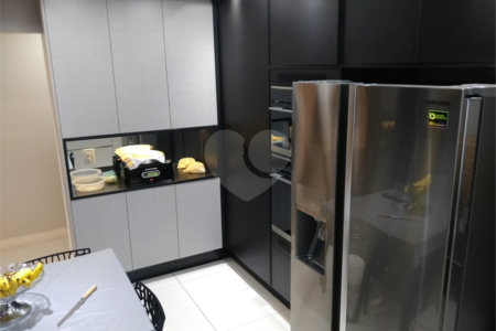 Sobrado à venda com 3 quartos, sendo 1 suíte,  em Vila Oliveira, Mogi das Cruzes, SP