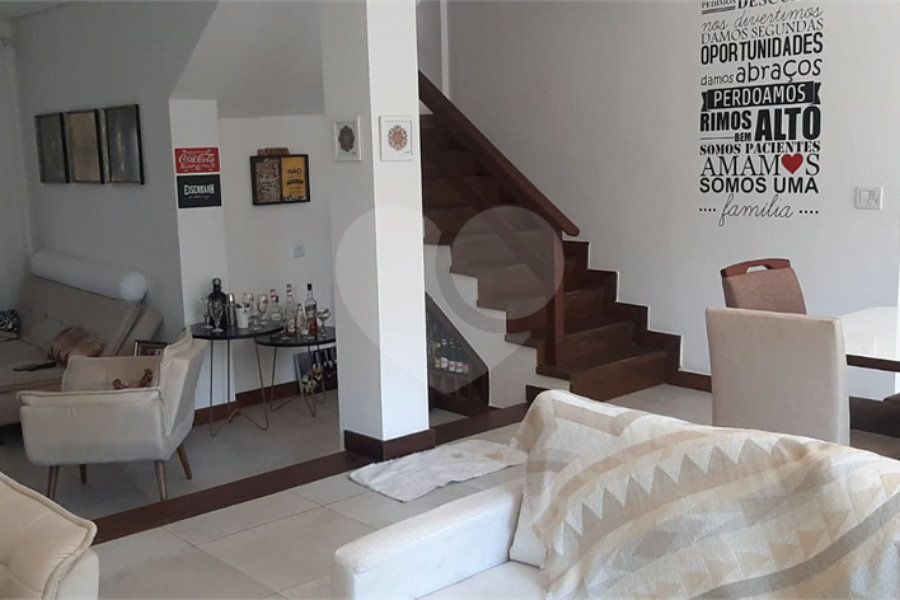 Sobrado à venda com 5 quartos, sendo 3 suítes, em Serra da Cantareira, Mairiporã, SP