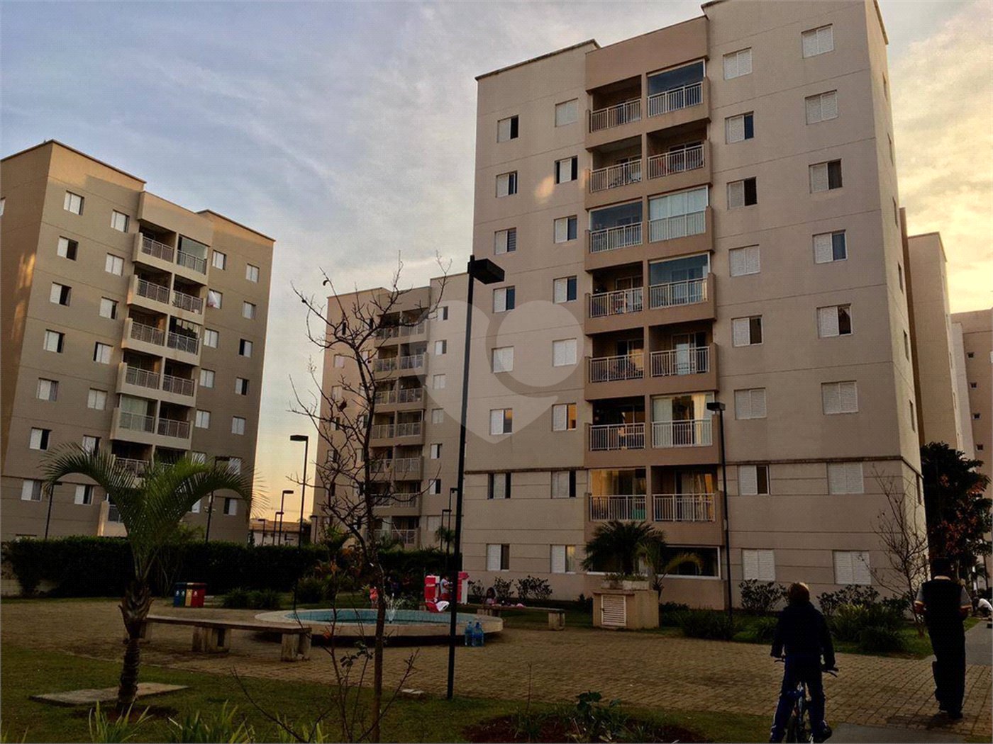 Apartamento à venda com 3 quartos, sendo 1 suíte, em Conjunto Residencial Irai, Suzano, SP