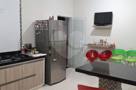 Casa à venda com 4 quartos, sendo 2 suítes, no condomínio Saint Patrick, Sorocaba - SP